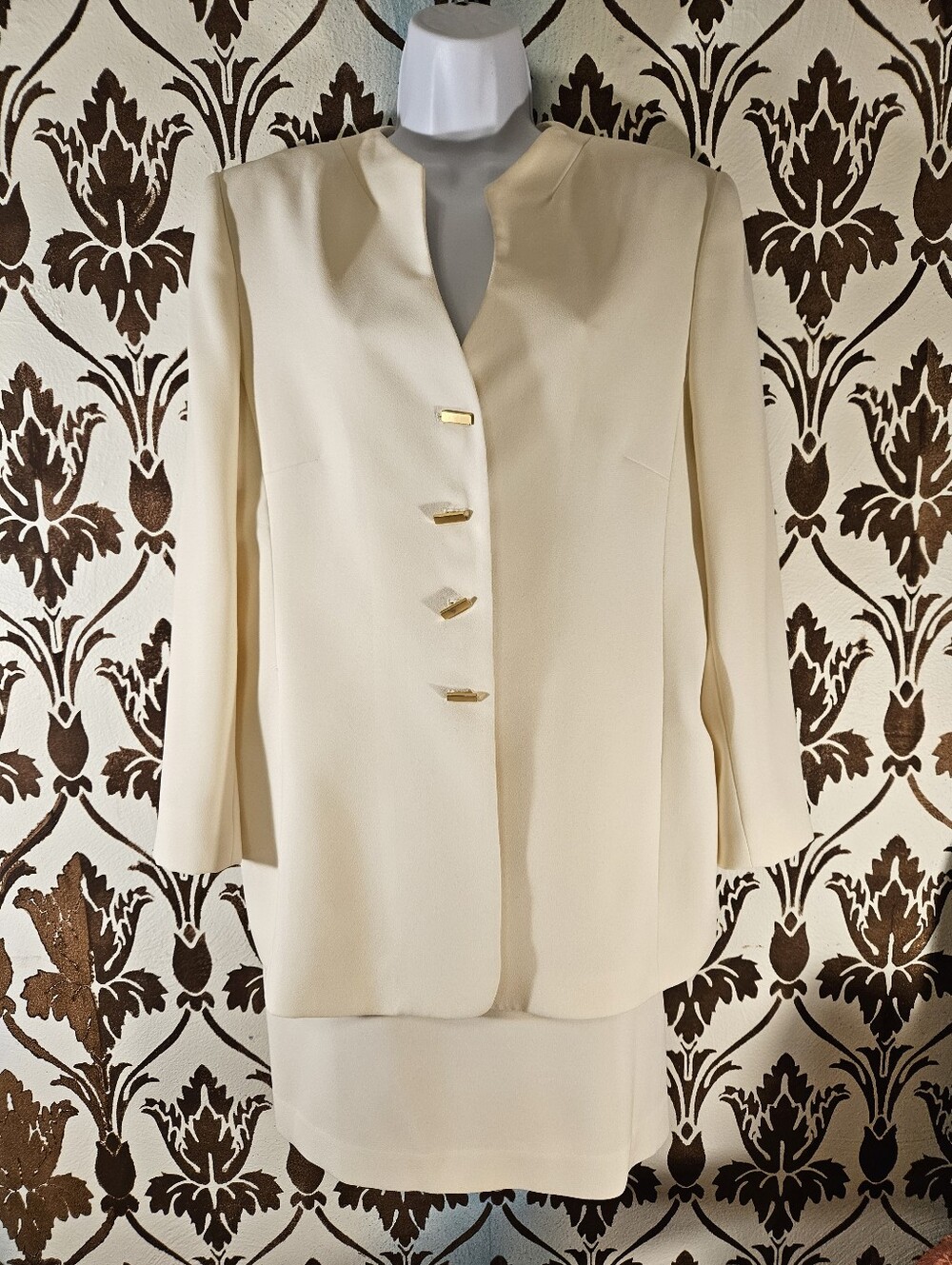 LE SUIT 2Pc. Skirt Suit Women's 12 Ivory Gold Buttons, Long Sleeves
